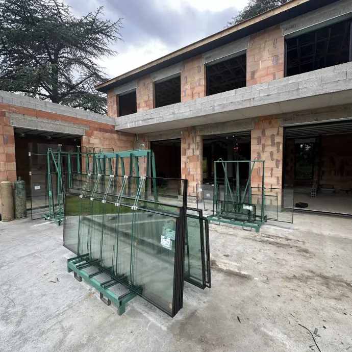 Installation professionnelle Atelier allure édifice fabrication aluminium atelier Lyon fabricant menuiseries aluminum fenêtres portes portails clôtures pergolas carports aluminier professionnel